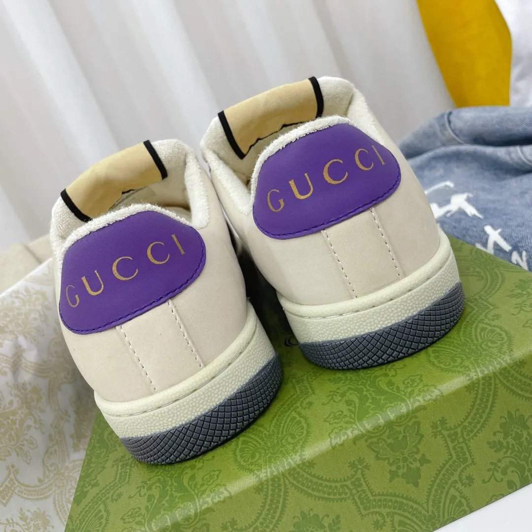Ex-factory price: 540💰 GUCCI Gucci's newly upgraded back cover lining, top-notch old dirty shoes, classic casual sports shoes for couples, retro sneakers and old G family dirty shoes, updated at the counter simultaneously! ①The shoe upper has the same water-based edge coating process as the original version⚠️The ordinary oil edges on the market have a strong glue feel and are easy to fall off! Grade A first-layer nubuck leather (with pores)/matching computer embroidered double G cloth, high-density terry velvet lining. ② A PVC transparent small round mark sealing line is added to the details of the midsole. The mold is opened six times and the jewelry craftsmanship is used to customize the two-color double G buckle, striving to be the same as the original version. A pair of buttons is more than three times more expensive than ordinary buckles on the market. ③An old two-color washable label, the chip is placed on the outer waist of the right foot, the entire shoe is completely hollowed out with rubber technology, TUP material (rubber to distinguish the market) with the latest green packaging from the counter, 3D printed handbag, and a pair of shoelaces. There is no pressure when entering and exiting the counter. You can buy a 1:1 accurate replica of the original version and modify and upgrade it repeatedly. The details are perfectly restored, the materials are all customized, and they are truly top-notch. Please look at the details clearly to identify the quality. Upper: First-layer frosted cowhide/embroidered double G cloth. Lining: original high-density velvet lining. Foot pads: original pearlescent sheepskin. Outsole: private molded vacuum TPU material. Packaging: original top-grade full set packaging at the counter. Shoe size: women's size 35-40, men's size 39-44 (men's size 38, 45🉑️customized, non-returnable)